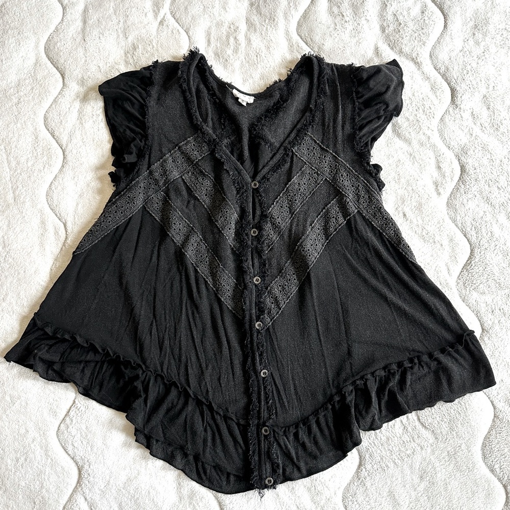 NWOT POL black button front flutter sleeve shirt with cross-cross lace - size S